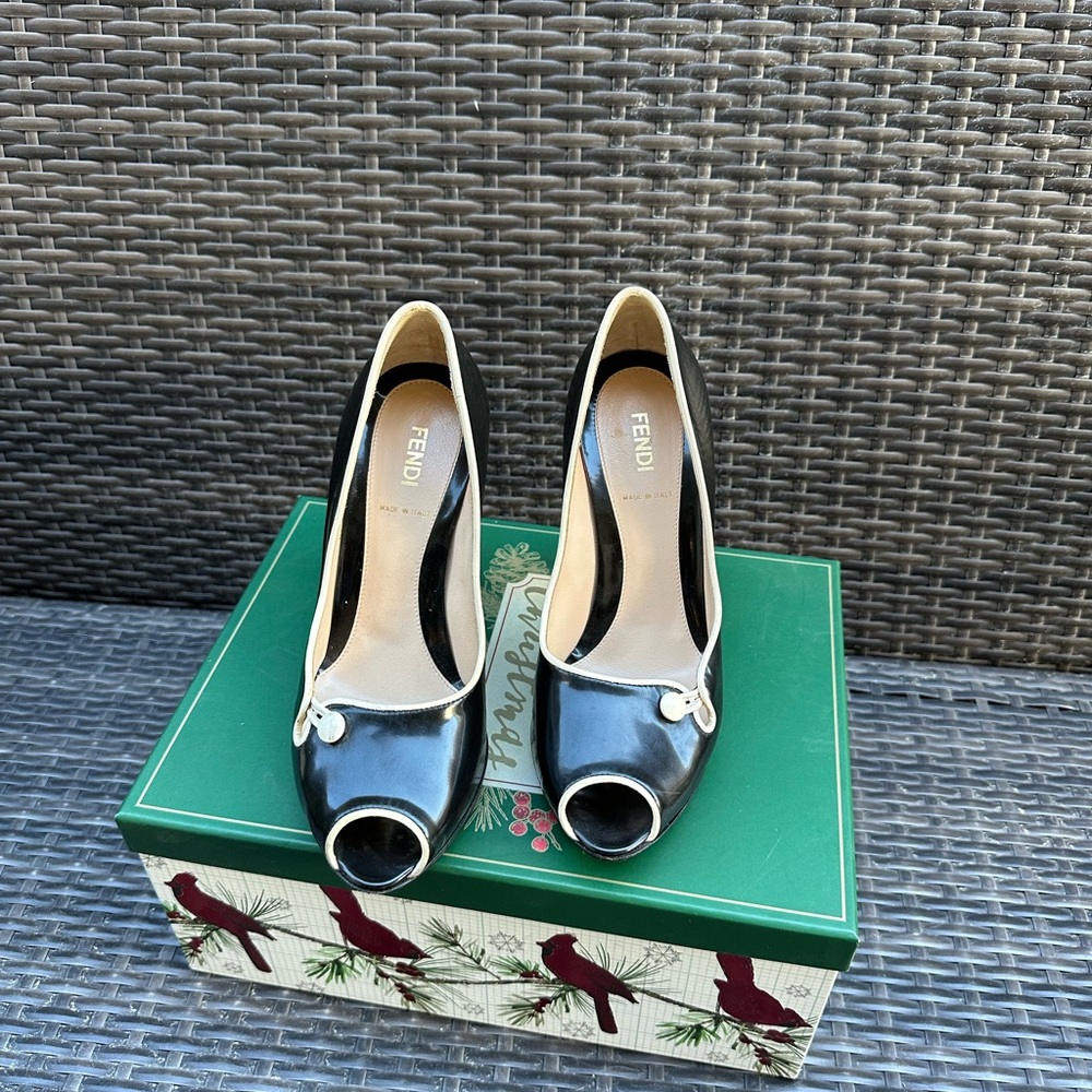 NEVER WORN Fendi Black and White Peep-Toe Heels